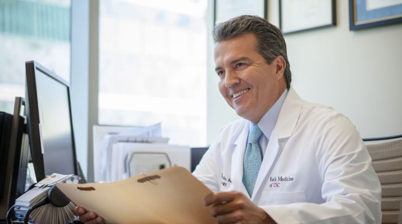 Orgullo Venezolano! Doctor René Sotelo es reconocido entre los mejores  urólogos de EEUU - El Venezolano News