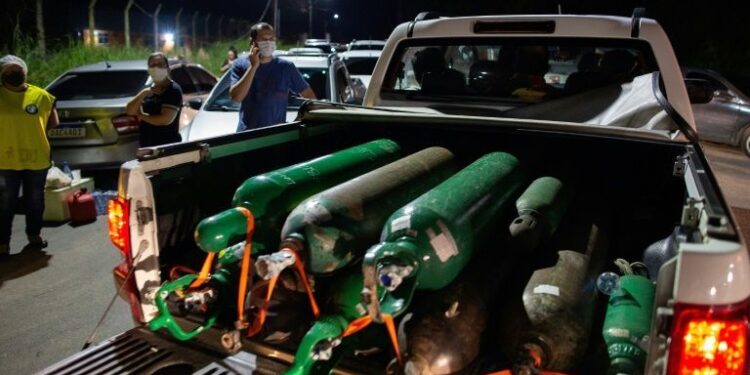 Régimen madurista anuncia que continuará donando oxígeno a Manaos