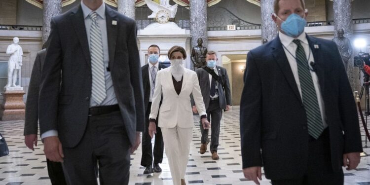 Pelosi pide al vicepresidente Pence que invoque la 25ª enmienda y amenaza con iniciar un ‘impeachment’