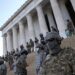 Imágen de la Guardia Nacional (GN) de los Estados Unidos custodiando Washington y sus monumentos emblemáticos