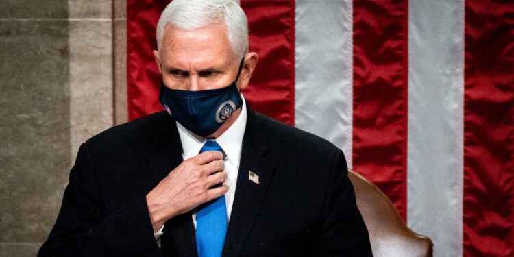 Pence no descarta la posibilidad de invocar la Vigésimo Quinta enmienda si Trump «se vuelve más inestable»
