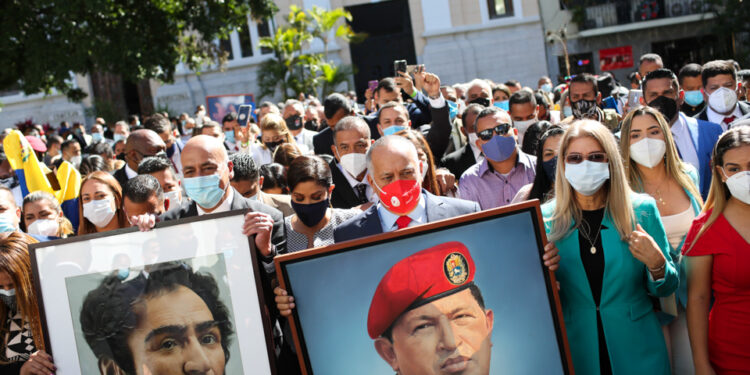 Maduro recibió a Asamblea ilegítima en Miraflores