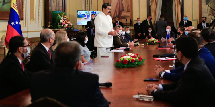 Maduro recibió a Asamblea ilegítima en Miraflores