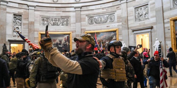Manifestantes pro-Trump toman Congreso de EEUU