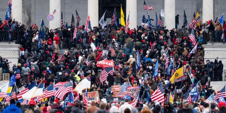 Decretan toque de queda en Washington producto del ataque al Capitolio