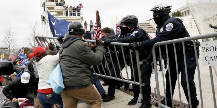 Cuatro muertos y 14 policías heridos fue el resultado del asalto al Capitolio