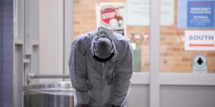 EEUU registra menos de 100.000 casos diarios de coronavirus por primera vez desde noviembre