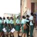 Hombres armados secuestran a más de 300 niñas en escuela de Nigeria