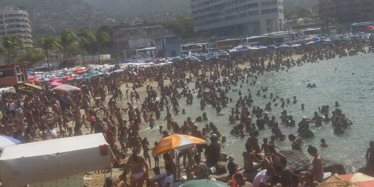Playas venezolanas abarrotadas y sin medidas de bioseguridad durante carnaval