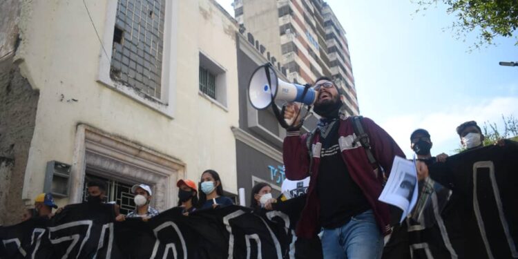 Jóvenes caídos en las protestas fueron homenajeados en manifestaciones del Día de la Juventud