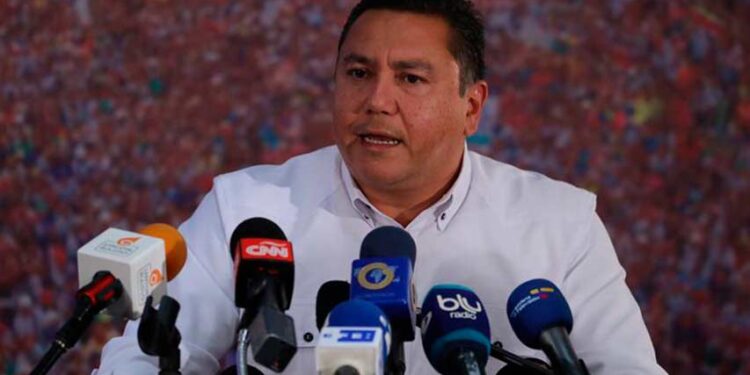 Bertucci dice que EEUU negó su ingreso por presión de sector opositor