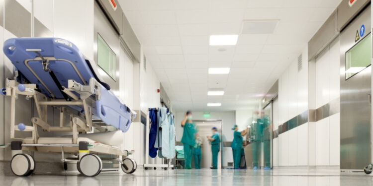 Fijan precios de servicios médicos privados en petros para pacientes con Covid-19