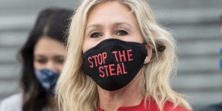 Cámara de Representantes vota a favor de expulsar a la congresista Greene de sus funciones en comités