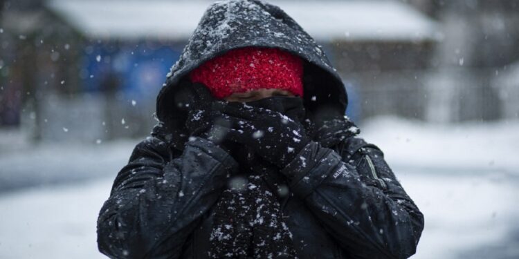 Tormentas invernales se apoderan de gran parte de EEUU