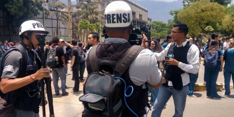 Venezuelan Press y Academy firman convenio para otorgar medias becas a los socios de Venezuelan Press