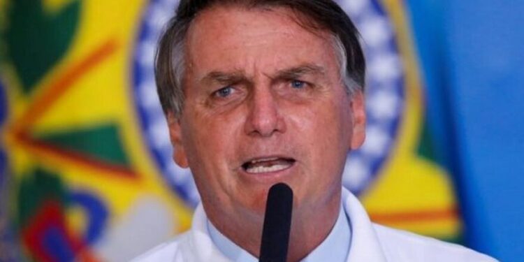 Bolsonaro pierde a su canciller y cambia a cinco ministros