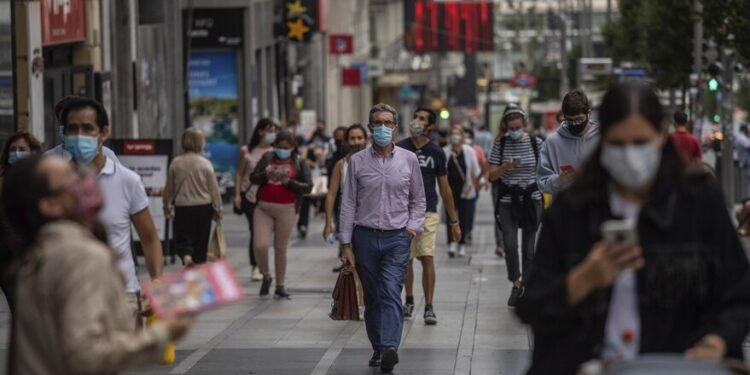 España permitirá a los migrantes homologar su título universitario en seis meses