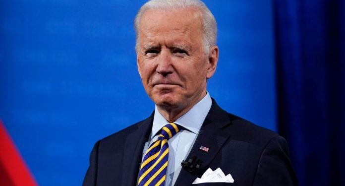Biden promete vacunas para todos los adultos en mayo