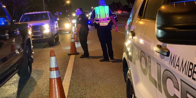 Venezolano Omar Morales se llevó la victoria en la UFC 260