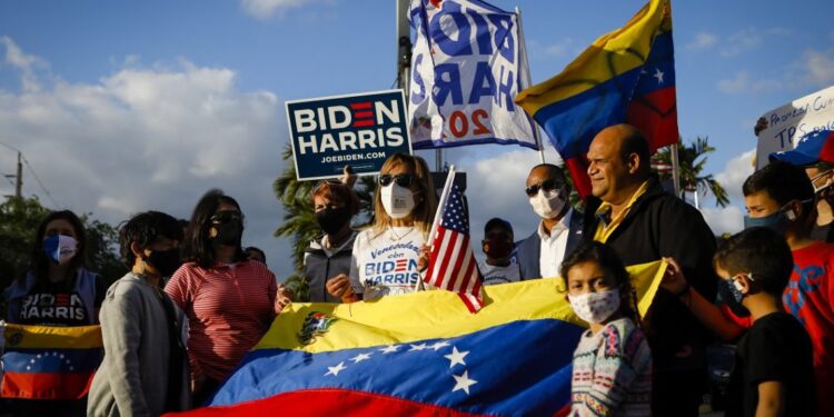 Venezolanos en Miami celebraron alivio migratorio de la administración de Biden