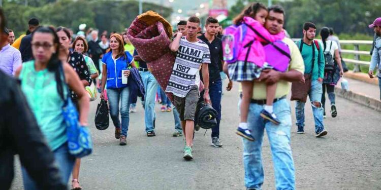 Venezolanos cometen solo 2% de los hurtos en Bogotá