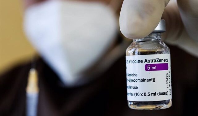 AstraZeneca niega que las vacunas de Italia fueran para Reino Unido y dice que entregará parte a los 27