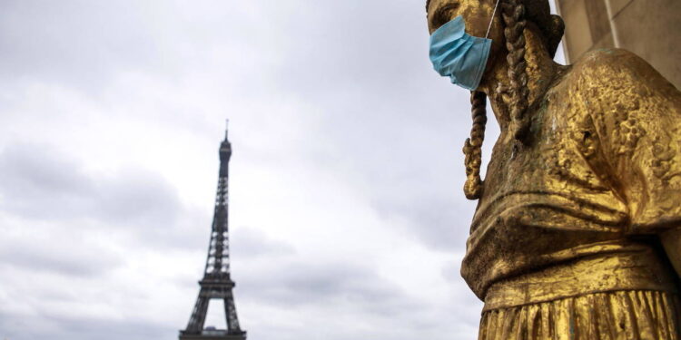 Francia vuelve a confinar durante cuatro semanas 16 departamentos ante la llegada de la tercera ola