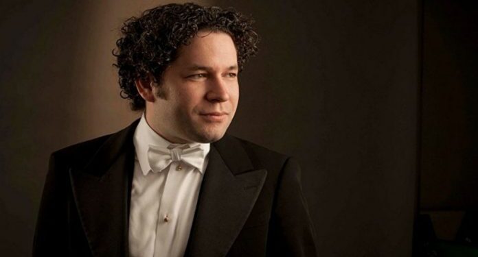 Gustavo Dudamel se lleva el Grammy a mejor interpretación orquestal por Ives