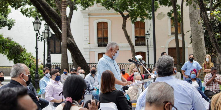 Fermín propone Fondo Especial para apoyar hospitales y clínicas a distribuir la vacuna