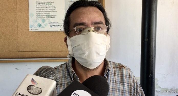 Vender la ropa de mamá después de morir para subsistir