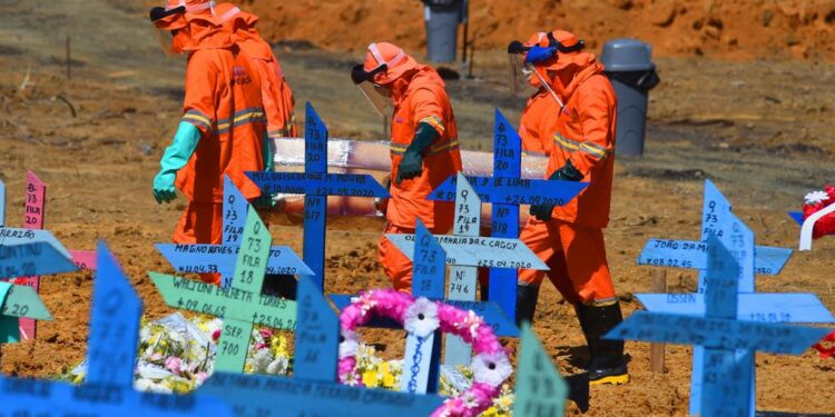 Número mundial de muertos por COVID-19 supera los 3 millones