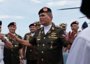 Militar le pide a Padrino López que cumpla su promesa sobre el covid-19 en la FANB