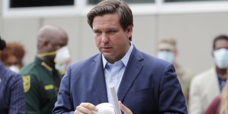 Florida registra el mayor aumento diario de casos en un mes