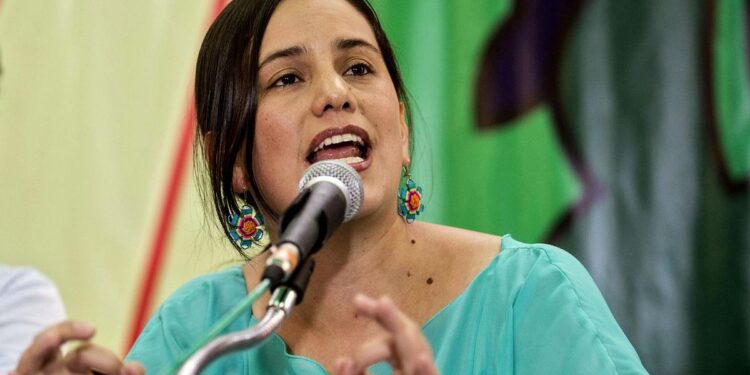 “En Venezuela hay una dictadura”, dice Verónika Mendoza, candidata a la Presidencia de Perú