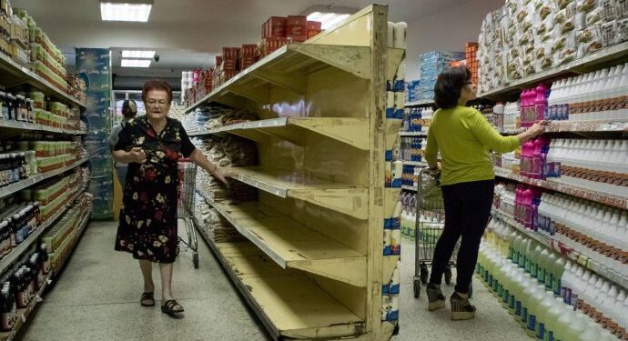 La inflación de Venezuela se modera hasta el 3.867% en marzo, según la oposición