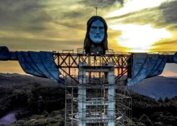 Cristo Protector de 43 metros toma forma en Brasil