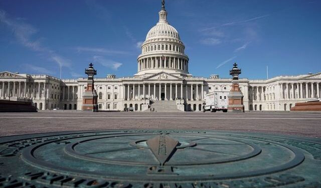 Cierran el Capitolio de EEUU tras ataque a dos policías en las afueras del edificio