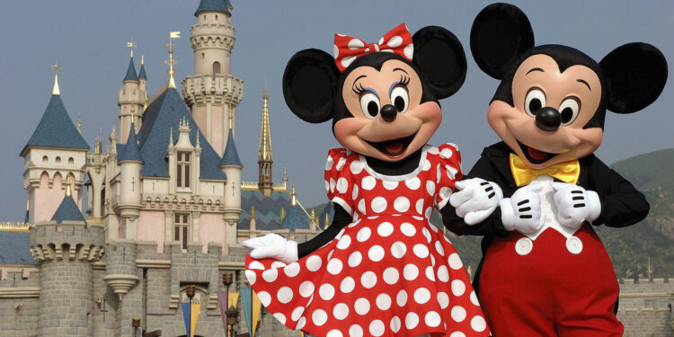 Disney World pagará un bono a sus empleados que estén vacunados contra el Covid-19