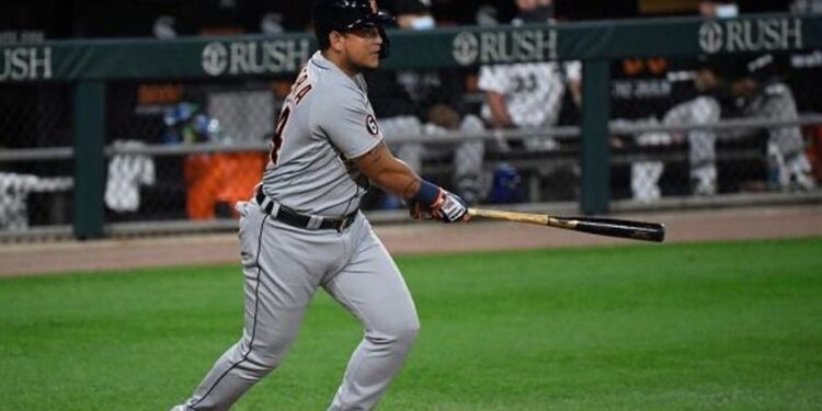 Venezolano Miguel Cabrera conectó el jonrón número 489 en las Grandes Ligas