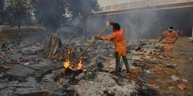 La India supera las 200 mil muertes por coronavirus