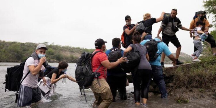 Más de seis mil venezolanos cruzaron la frontera México-EEUU