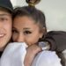 Ariana Grande y Dalton Gomez se casaron en su hogar y con menos de 20 invitados