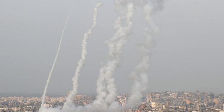 Hamas lanza cohetes contra territorio israelí