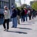 Pedidos semanales de subsidios por desempleo en EEUU cayeron a 406 mil
