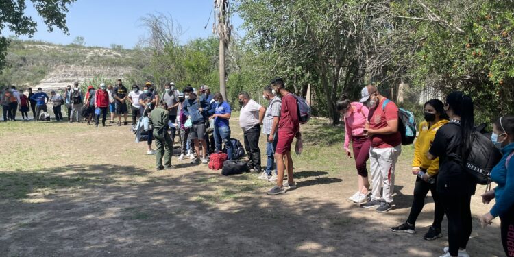 Al menos 45 venezolanos cruzaron el río Texas desde México hasta Estados Unidos