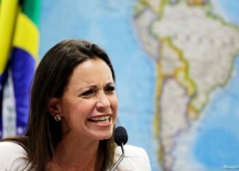 Maria Corina Machado considera que Capriles ya no es oposición