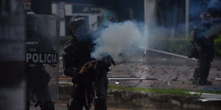 Casi 50 colombianos han muerto en las calles durante las protestas