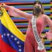 Miss Venezuela fue recibida por entre música, aplausos y flores en el aeropuerto de Miami