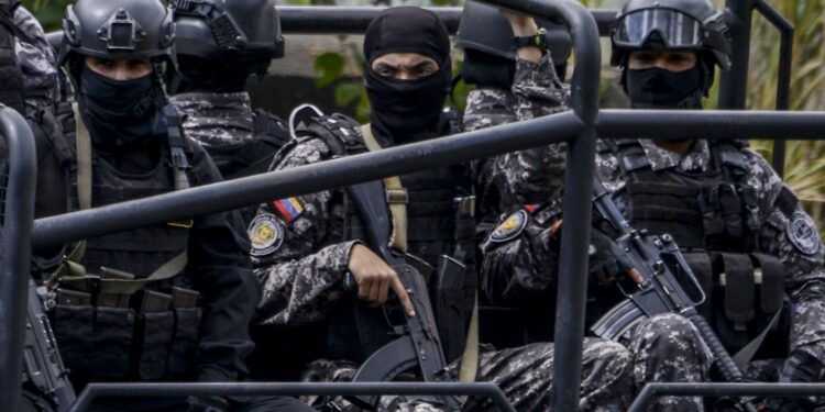 Oposición pide a Bachelet evaluar reforma de cuerpos policiales anunciada por el régimen madurista