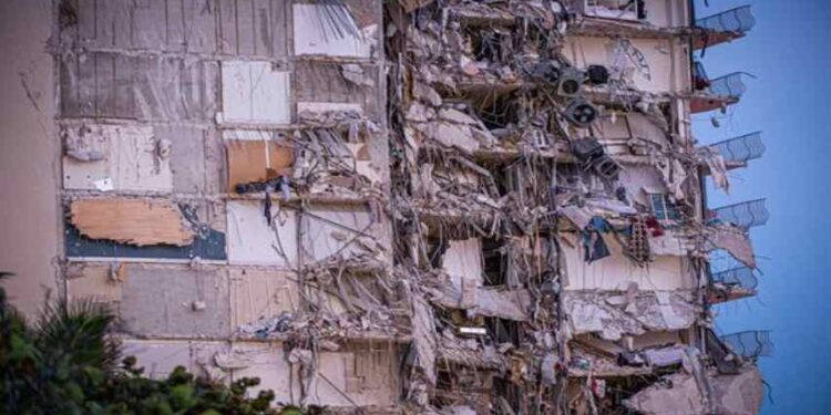 Suben a seis los muertos por derrumbe de un edificio en Miami